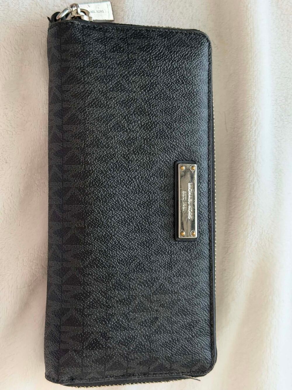 MICHAEL KORS Jet Set Travel Signature Large Zip Around Continental Wallet